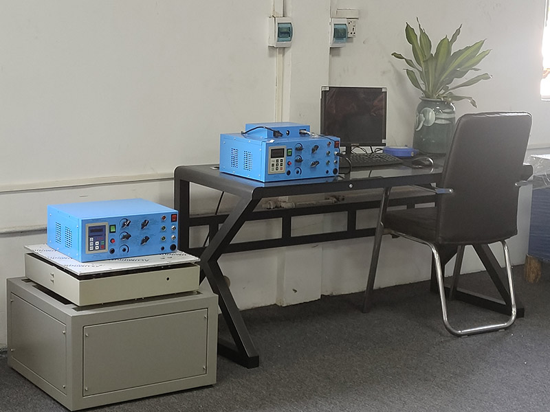 電磁式振動台 電磁式振動台(tái)
